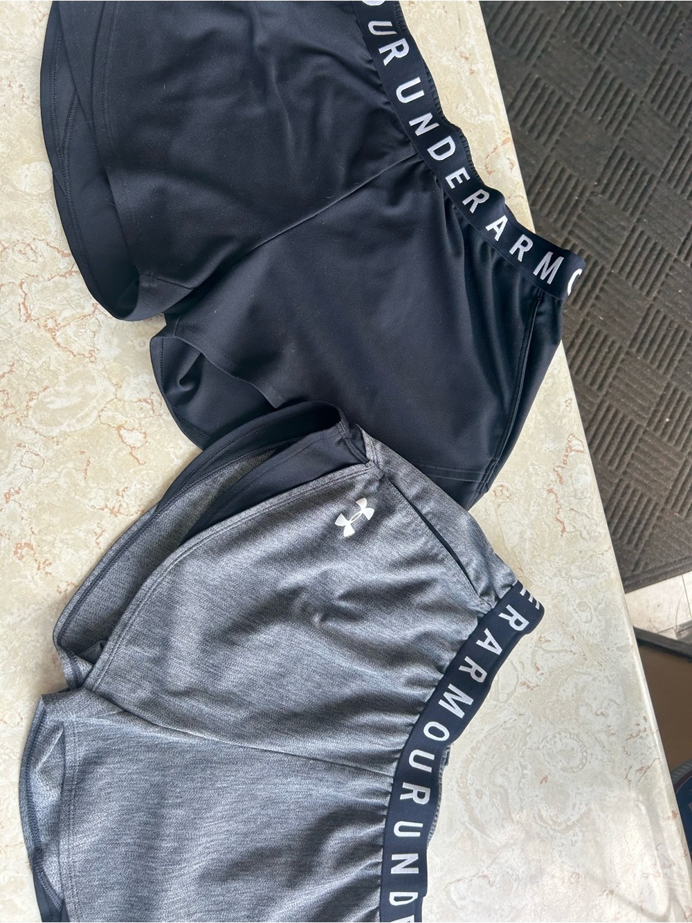 2 pair Under Armour Women Athletic Shorts Black & Gray size Med 8-10 - Picture 2 of 6